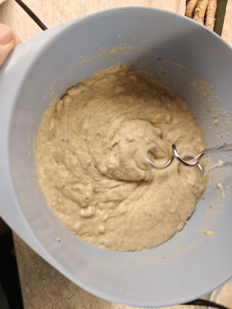 Rør den glutenfri dej med håndmixer