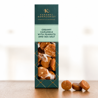 Flødekarameller med peanuts og havsalt – Karamel Kompagniet Flødekarameller med peanuts og havsalt - Karamel Kompagniet